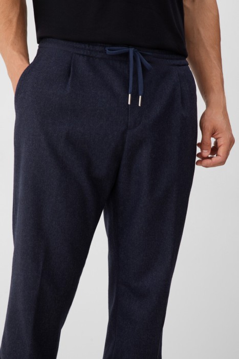 брюки  модель из актуальной коллекции из италии вид сбоку