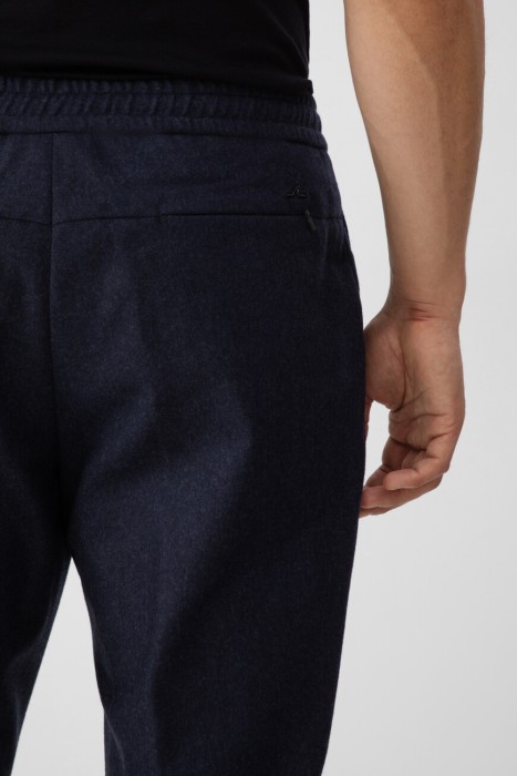 Товар синего цвета с внутренней стороны