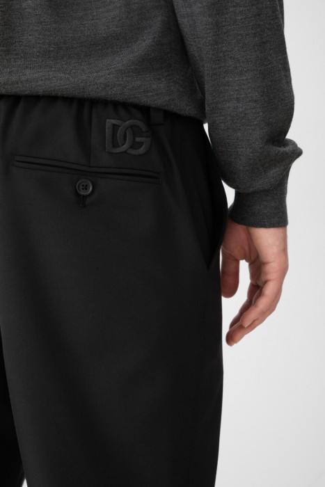 Товар черного цвета с внутренней стороны