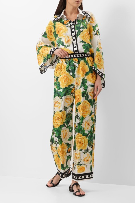 Товар желтого цвета с внутренней стороны