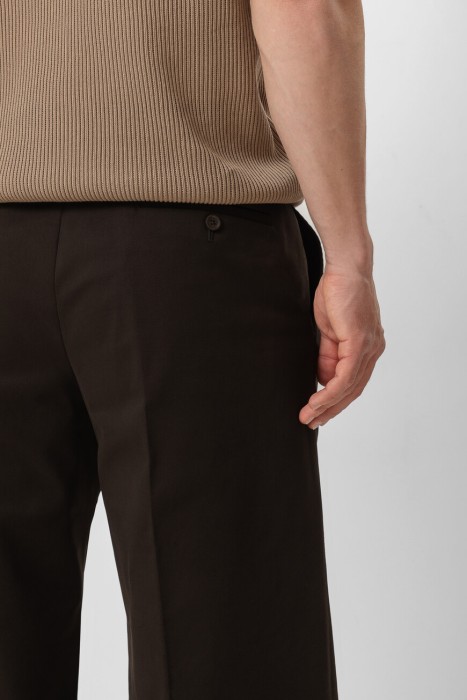 Товар коричневого цвета с внутренней стороны