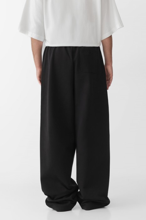 брюки  модель из лимитированной коллекции вид слева