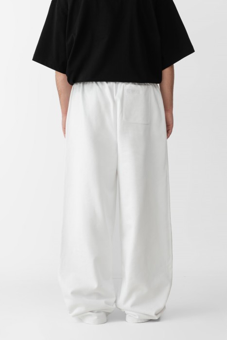 брюки  модель из лимитированной коллекции вид слева