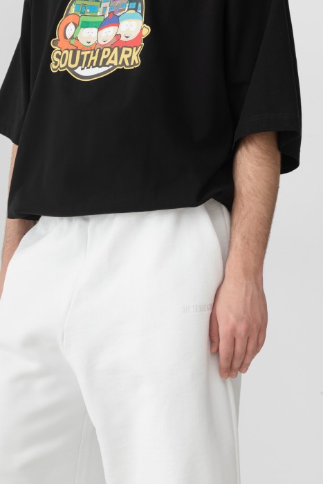 брюки  модель из лимитированной коллекции вид сзади