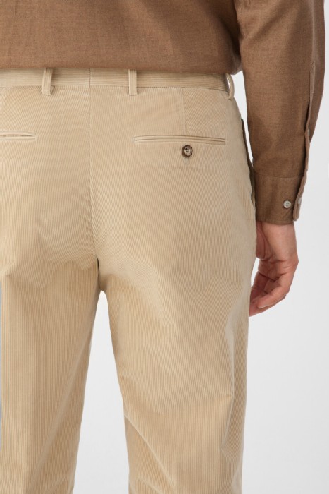 Товар бежевого цвета с внутренней стороны