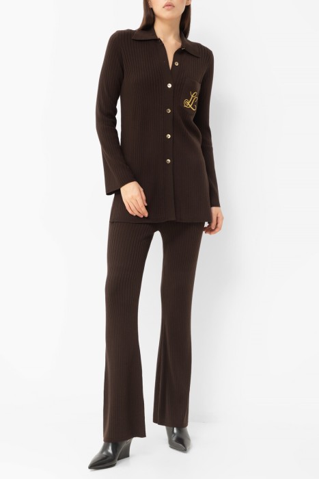 Товар коричневого цвета с внутренней стороны