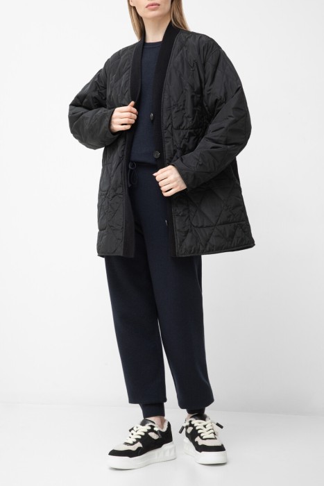 Товар синего цвета с внутренней стороны