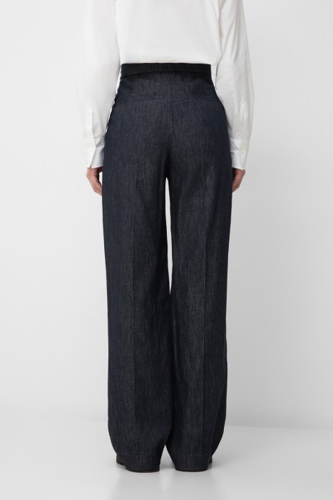 брюки  модель relaxed tailored по цене 115700 руб вид справа