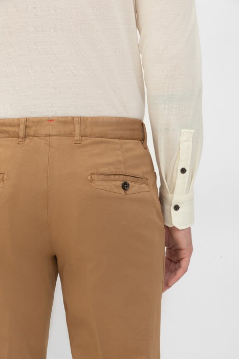 Товар коричневого цвета с внутренней стороны