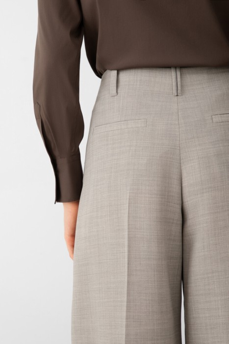 Товар серого цвета с внутренней стороны