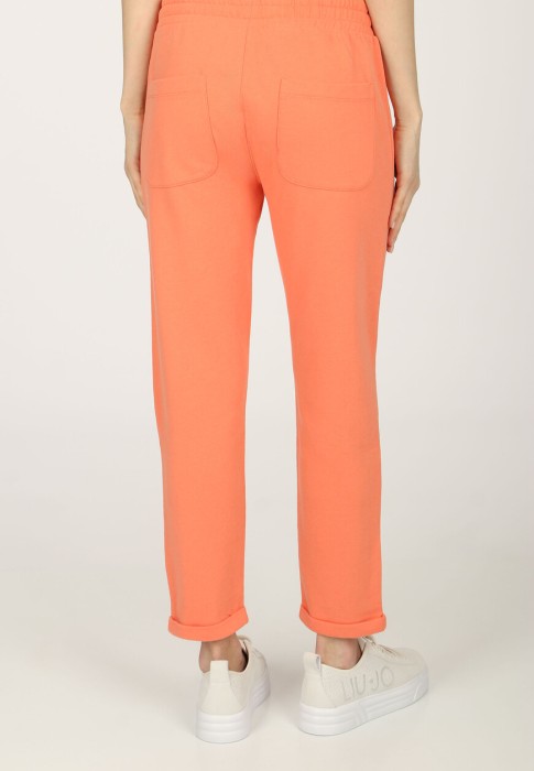 Товар оранжевого цвета с внутренней стороны