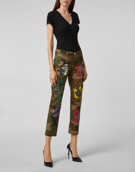 Товар хаки цвета с внутренней стороны