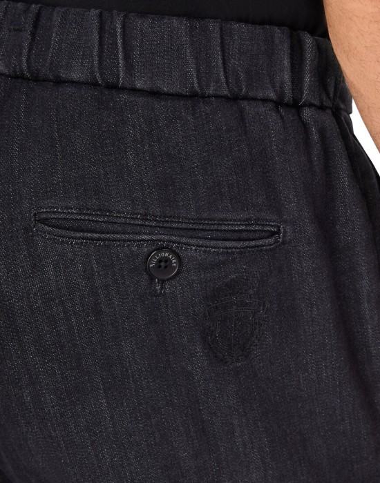 Товар черного цвета с внутренней стороны