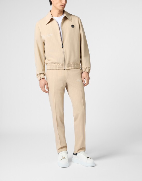 Товар бежевого цвета с внутренней стороны