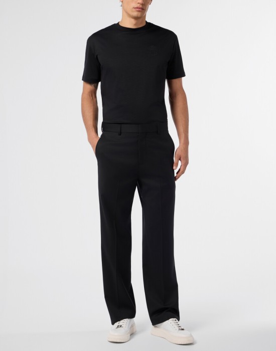 Товар черного цвета с внутренней стороны