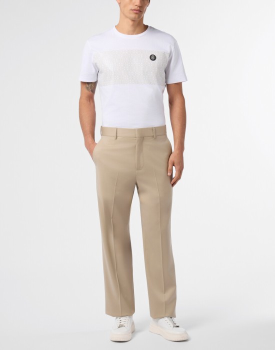 Товар бежевого цвета с внутренней стороны