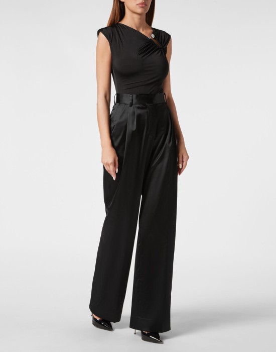 Товар черного цвета с внутренней стороны