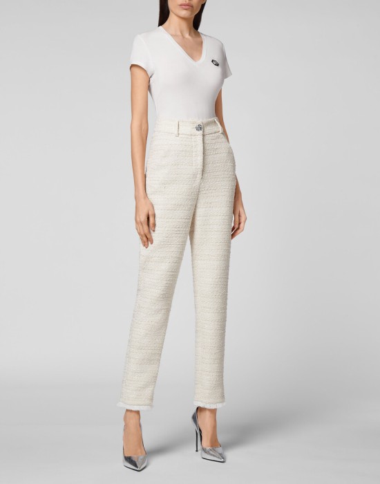 Товар бежевого цвета с внутренней стороны