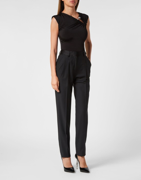 Товар черного цвета с внутренней стороны