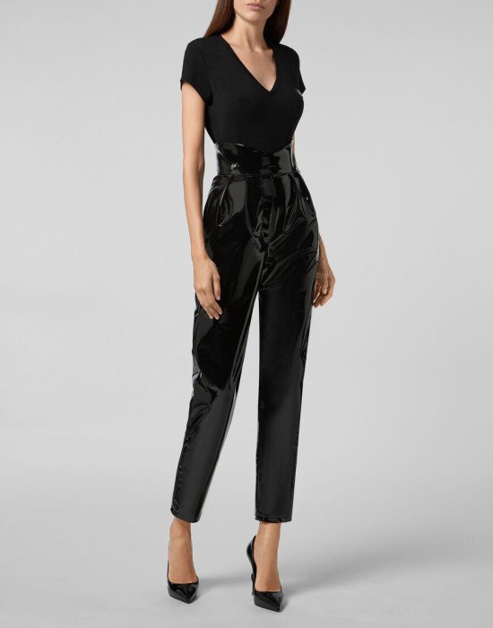 Товар черного цвета с внутренней стороны