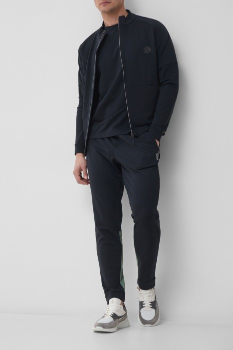 брюки спорт  модель из коллекции sr luxury tech из полиамида спереди