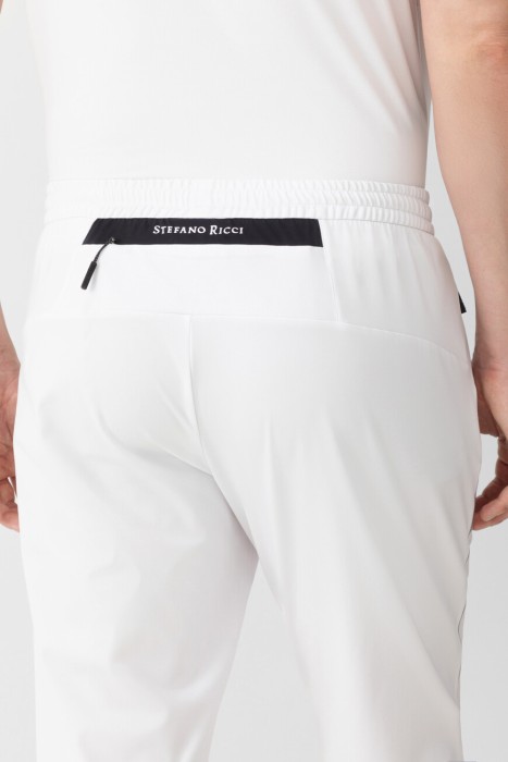 Товар белого цвета с внутренней стороны