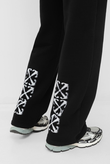 Товар черного цвета с внутренней стороны