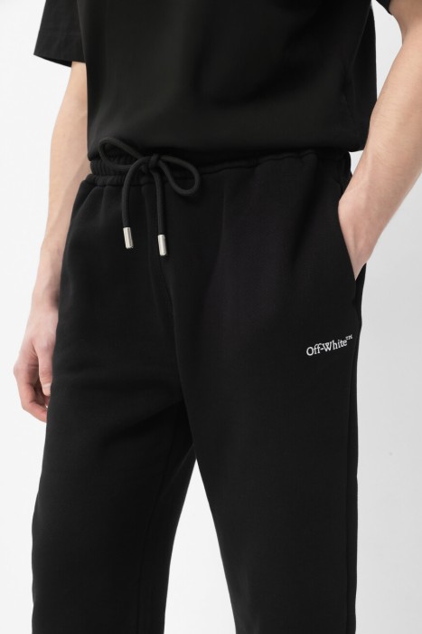 Товар черного цвета с внутренней стороны