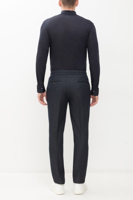 брюки спорт  по цене 57900 руб вид справа