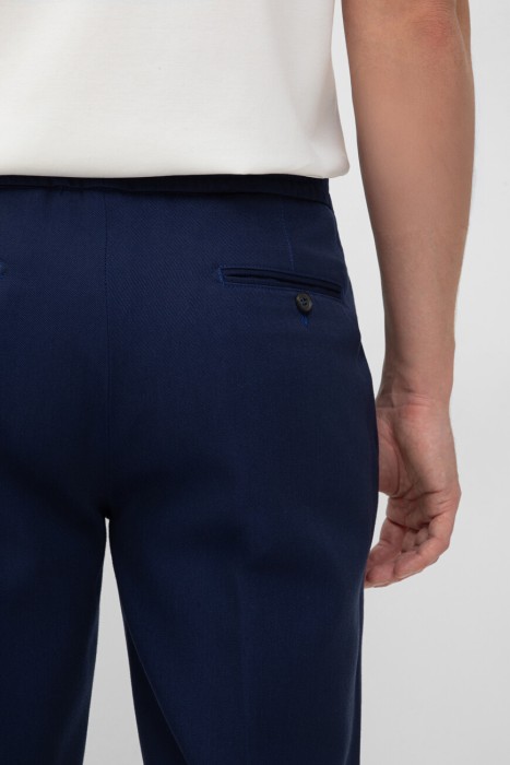 Товар синего цвета с внутренней стороны