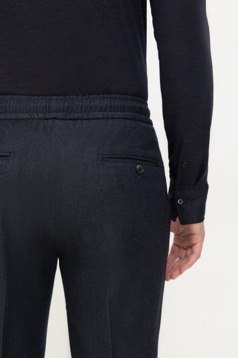 Товар синего цвета с внутренней стороны