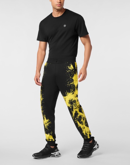 Товар черного цвета с внутренней стороны