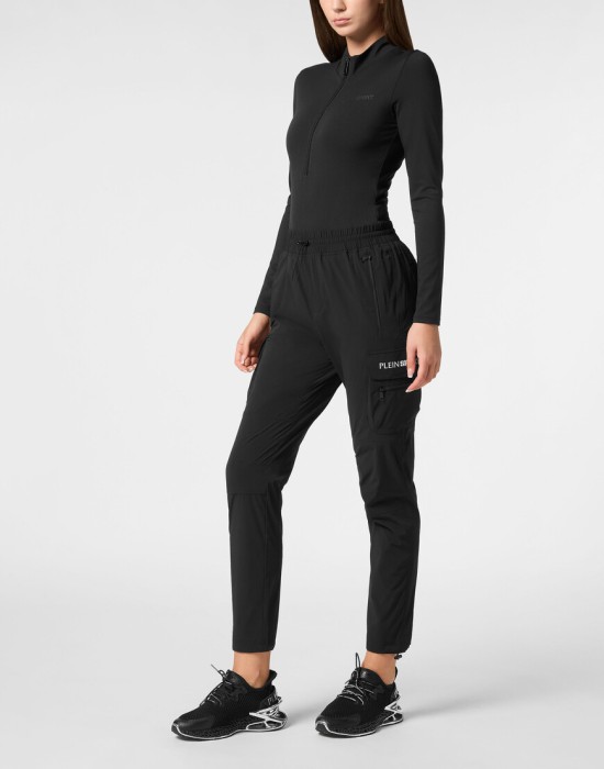 Товар черного цвета с внутренней стороны