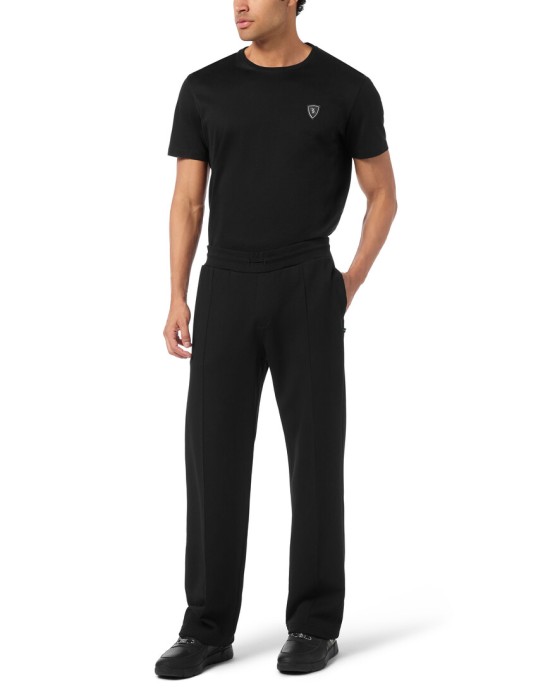 Товар черного цвета с внутренней стороны