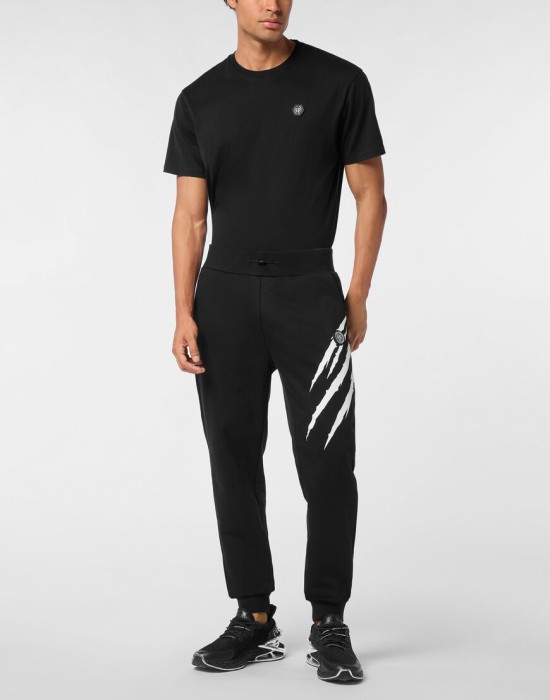 Товар черного цвета с внутренней стороны