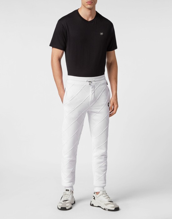 Товар белого цвета с внутренней стороны