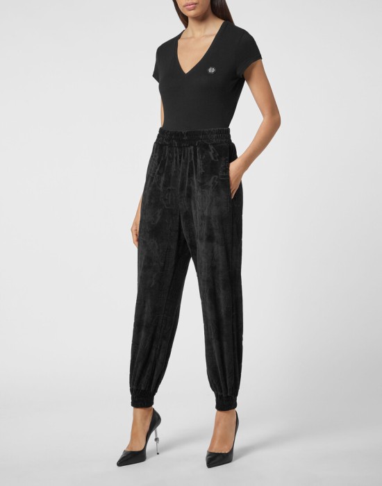 Товар черного цвета с внутренней стороны