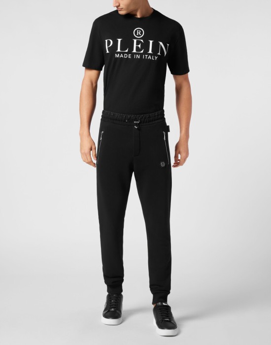 Товар черного цвета с внутренней стороны