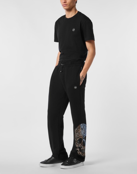 Товар черного цвета с внутренней стороны