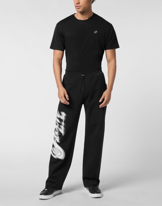 Товар черного цвета с внутренней стороны