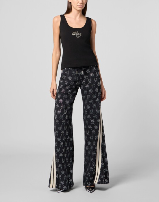 Товар черного цвета с внутренней стороны