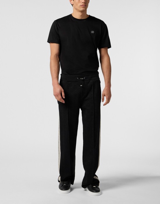 Товар черного цвета с внутренней стороны