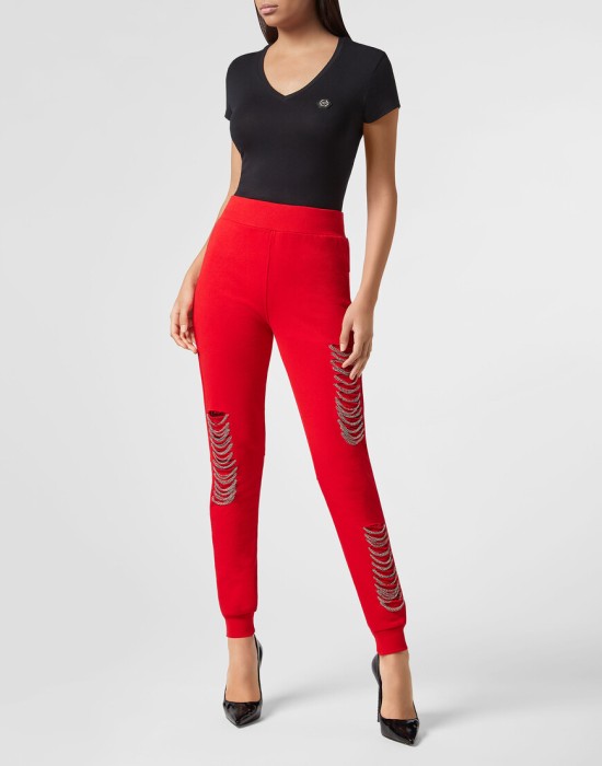 Товар красного цвета с внутренней стороны