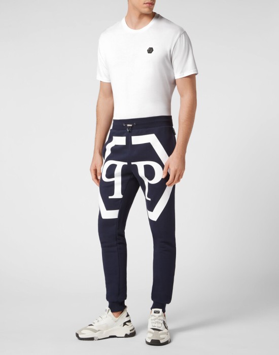 Товар белого цвета с внутренней стороны