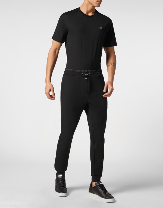 Товар черного цвета с внутренней стороны