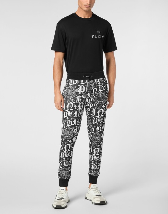 Товар черного цвета с внутренней стороны