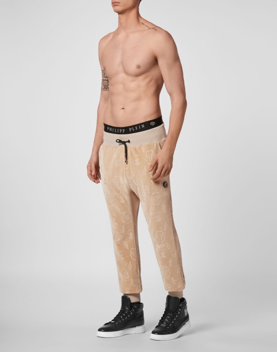 Товар бежевого цвета с внутренней стороны