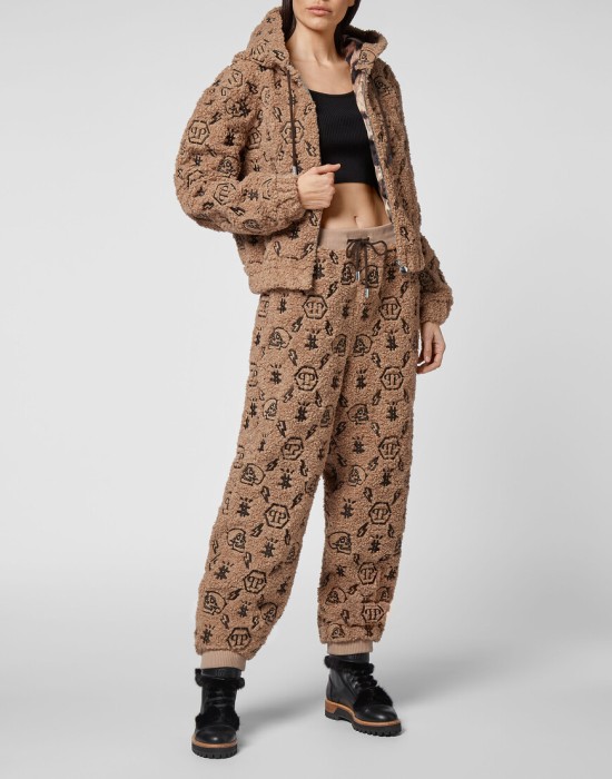 Товар бежевого цвета с внутренней стороны