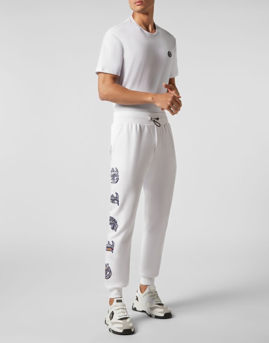 Товар белого цвета с внутренней стороны