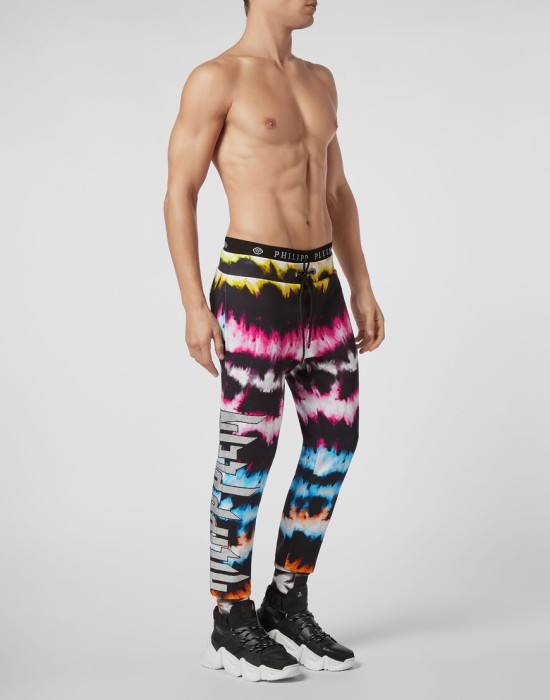 Товар черного цвета с внутренней стороны